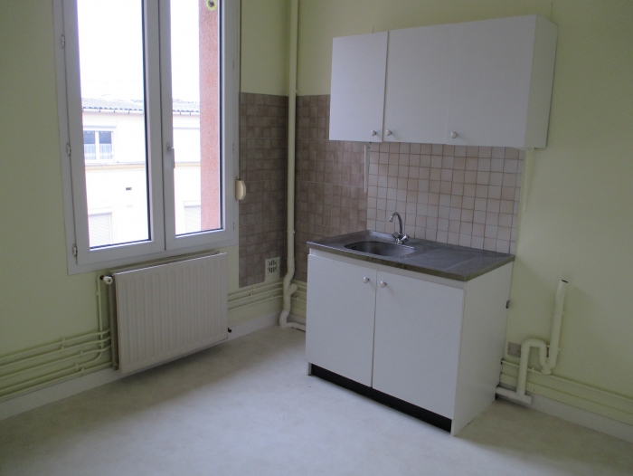 Location Appartement 2 pièces Reims (51100) - 157 rue de Courcelles (2ème étage droit sur cour)
